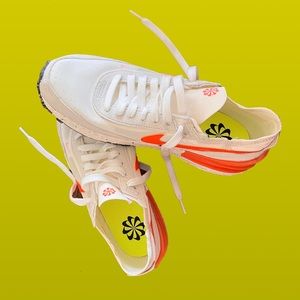 *NEVER WORN Nike Waffle One
